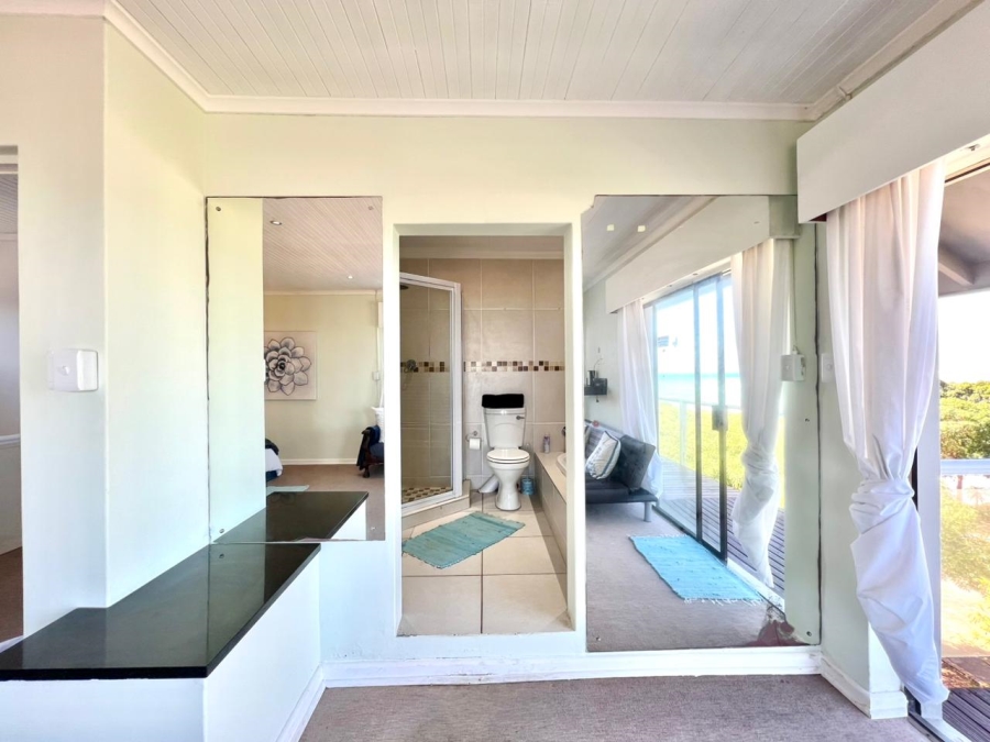 5 Bedroom Property for Sale in Paradise Beach Eastern Cape